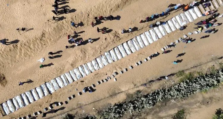 Gaza Health Ministry buries 15 unidentified martyrs after failure to identify them