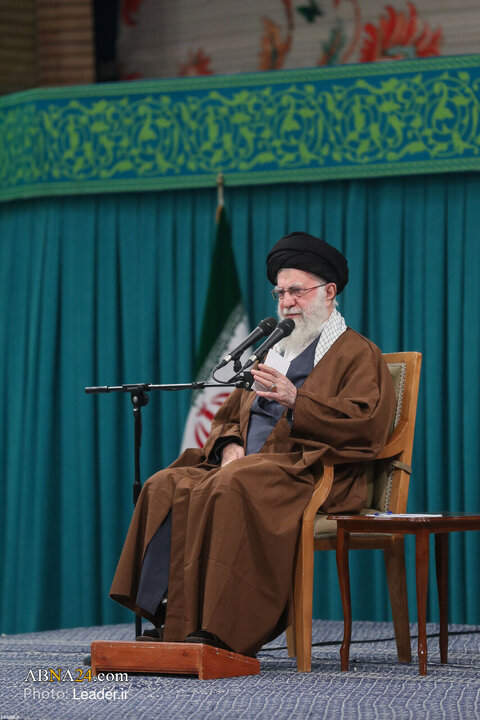 دیدار هزاران نفر از زنان و دختران با رهبر انقلاب