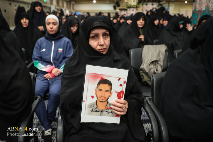 دیدار هزاران نفر از زنان و دختران با رهبر معظم انقلاب