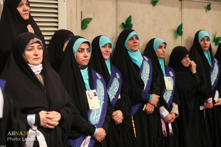 Photos: Imam Khamenei receives thousands of women from throughout country