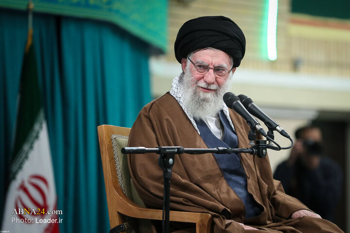 Photos: Imam Khamenei receives thousands of women from throughout country