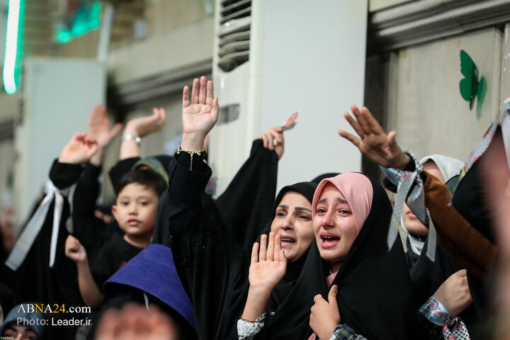 Photos: Imam Khamenei receives thousands of women from throughout country