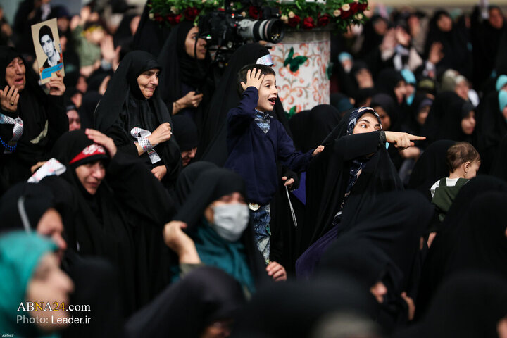 Photos: Imam Khamenei receives thousands of women from throughout country