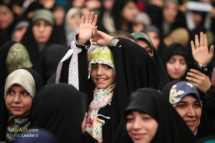 Photos: Imam Khamenei receives thousands of women from throughout country