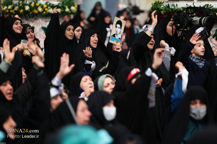 Photos: Imam Khamenei receives thousands of women from throughout country