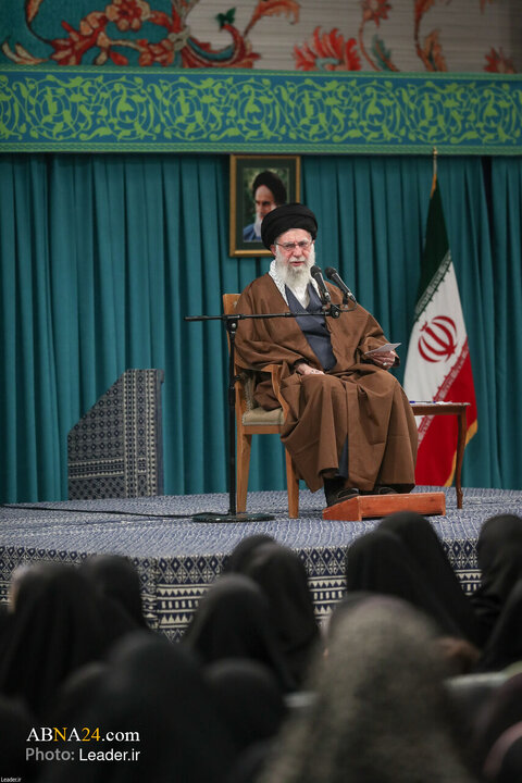 Photos: Imam Khamenei receives thousands of women from throughout country