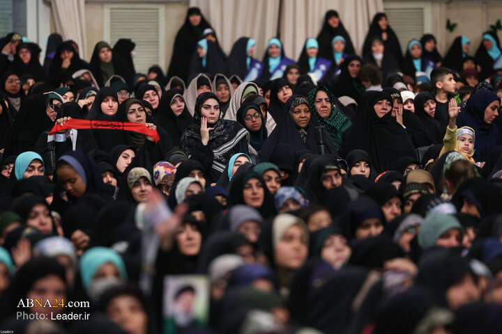 Photos: Imam Khamenei receives thousands of women from throughout country