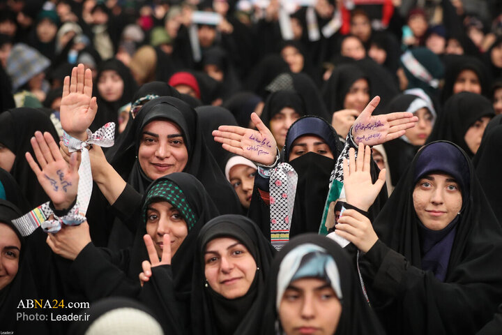 Photos: Imam Khamenei receives thousands of women from throughout country