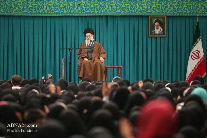 Photos: Imam Khamenei receives thousands of women from throughout country