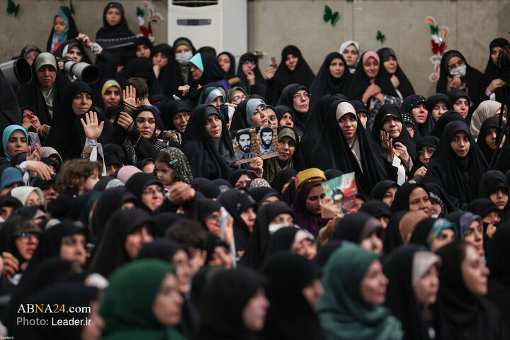 Photos: Imam Khamenei receives thousands of women from throughout country