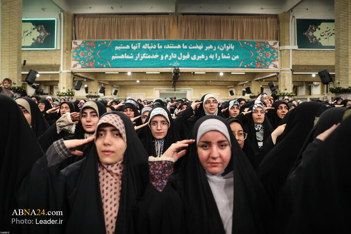 Photos: Imam Khamenei receives thousands of women from throughout country