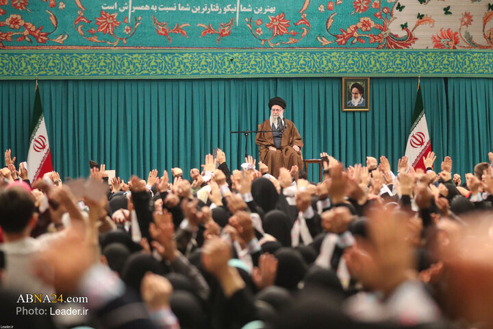 Photos: Imam Khamenei receives thousands of women from throughout country