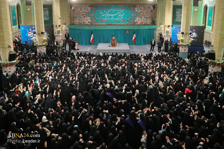 Photos: Imam Khamenei receives thousands of women from throughout country