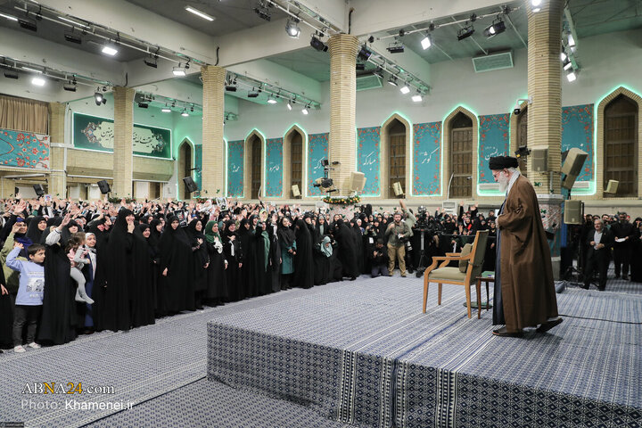 Photos: Imam Khamenei receives thousands of women from throughout country