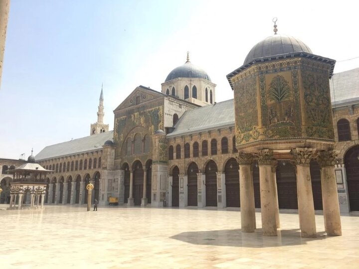 گمانه‌زنی‌ها درباره محتوای صندوق سبز مرموز در مسجد اموی دمشق + عکس