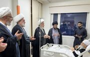 Ayatollah Sheikh Hassan Jawaheri visits Ayatollah Sayyed Morteza Qazvini in Karbala Hospital