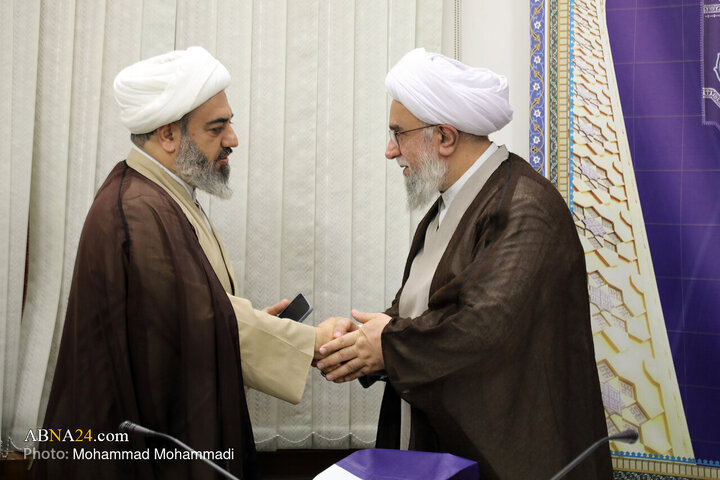 اعضای مرکز تحقیقات اسلامی مجلس شورای اسلامی شنبه (۱۵ آذر ۱۴۰۴) با آیت‌الله رمضانی، دبیرکل مجمع جهانی اهل بیت(ع) دیدار و گفتگو کردند.