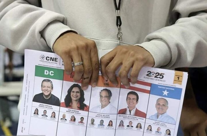 رئیس جمهور هندوراس: ترامپ در انتخابات ریاست‌جمهوری دخالت و رأی‌دهندگان را تهدید کرد