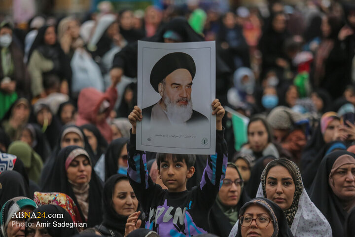اجتماع باشکوه بانوان در حرم حضرت شاهچراغ (ع)