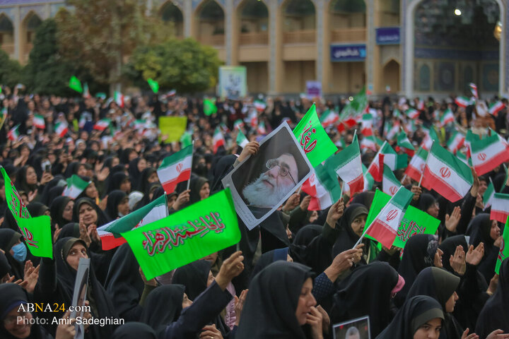 اجتماع باشکوه بانوان در حرم حضرت شاهچراغ (ع)