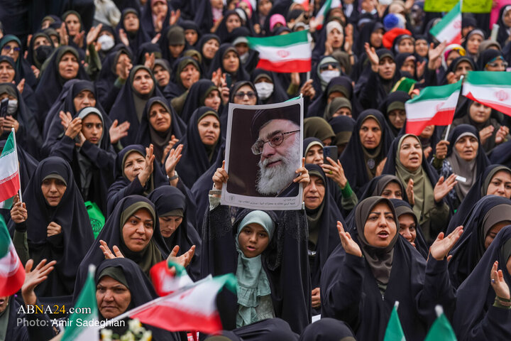 اجتماع باشکوه بانوان در حرم حضرت شاهچراغ (ع)
