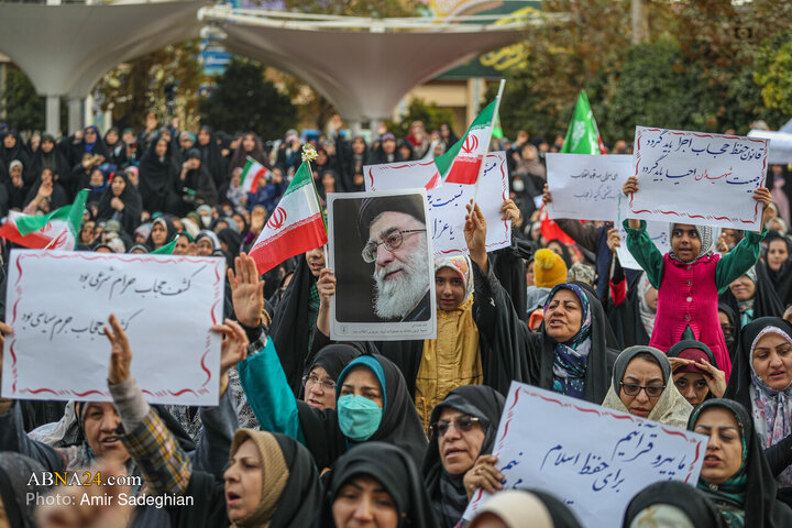 اجتماع باشکوه بانوان در حرم حضرت شاهچراغ (ع)