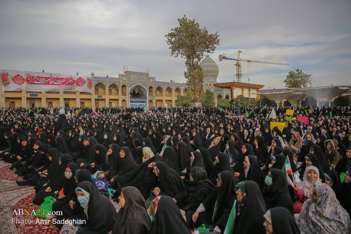 اجتماع باشکوه بانوان در حرم حضرت شاهچراغ (ع)