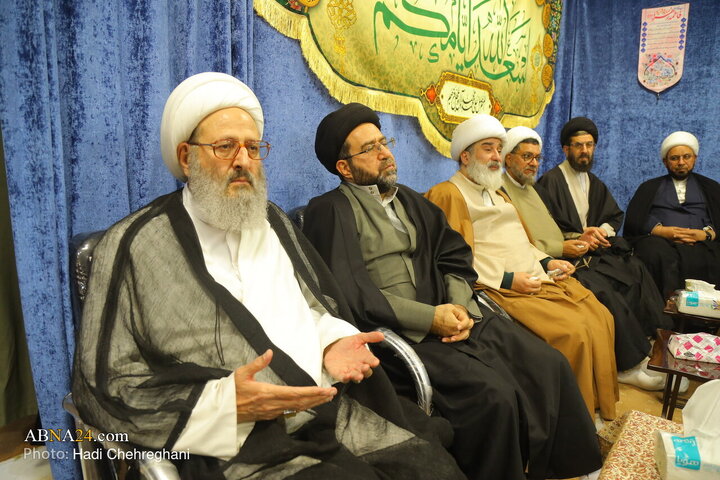 مراسم عمامه گذاری و جشن میلاد حضرت فاطمه زهرا(س)در بیت آیت‌الله فقیهی