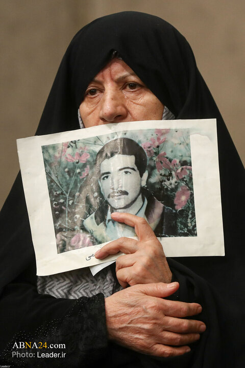 Photos: Imam Khamenei meets with elegists, eulogists