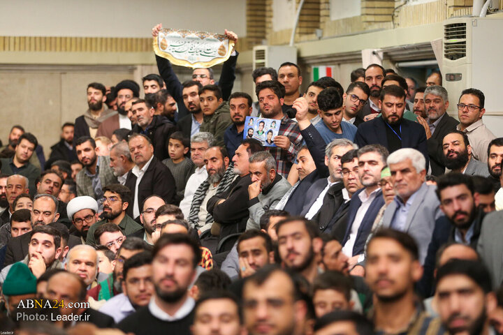 Photos: Imam Khamenei meets with elegists, eulogists