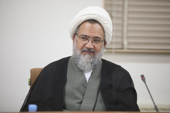 آیت‌الله علیدوست: آزادی بیان در زمینه مقدسات نباید وحدت امت را برهم بزند