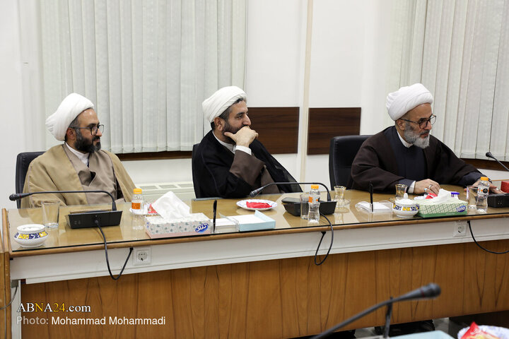Photos: Members of "Menar" Seminary Council meet Ayatollah Ramazani