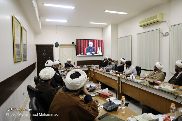 Photos: Members of "Menar" Seminary Council meet Ayatollah Ramazani
