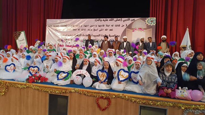 برگزاری باشکوه جشن تکلیف ۱۳۰۰ دختر در نجف اشرف به همت مجمع جهانی اهل بیت(ع) + تصاویر