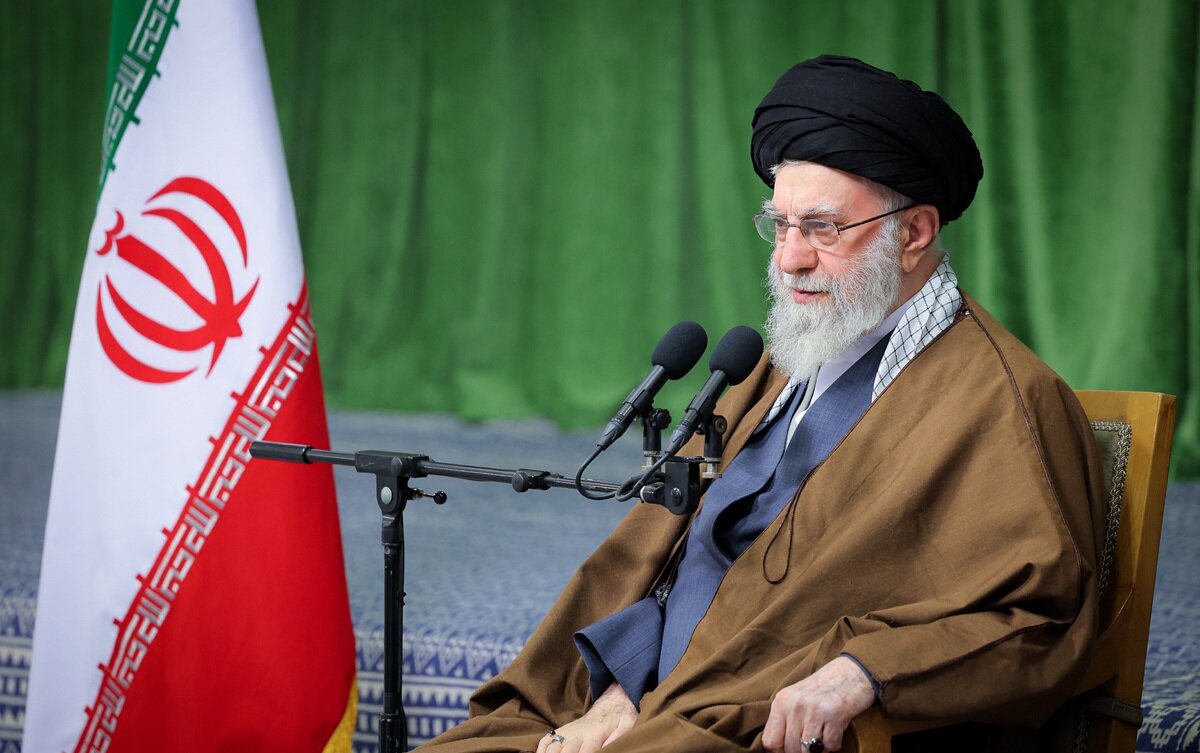 رهبر انقلاب: رفتار بعضی دستگاه‌های فرهنگی انتقال ارزش‌های شهدا به نسل جوان را نشان نمی‌دهد/ نقاط مثبت فراوان در کشور، با همه سختی‌ها و مشکلات