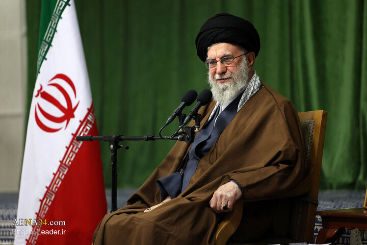 Photos: Imam Khamenei meets officials of Congress of Alborz Province's Martyrs