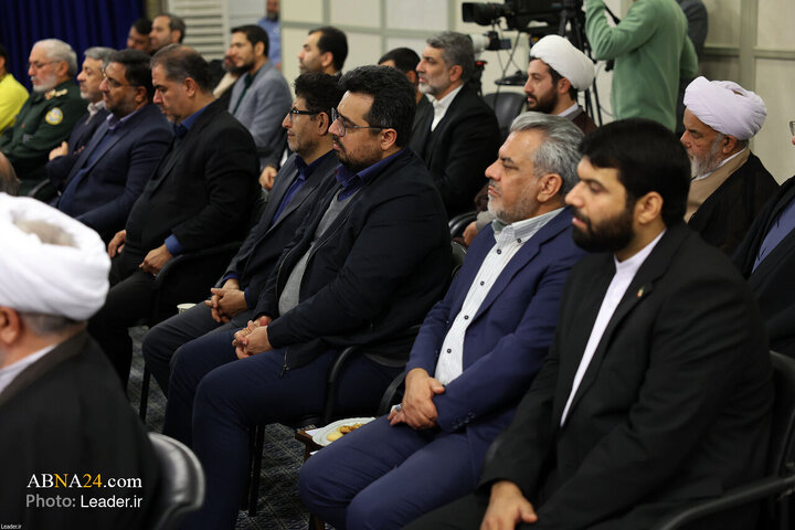 Photos: Imam Khamenei meets officials of Congress of Alborz Province's Martyrs