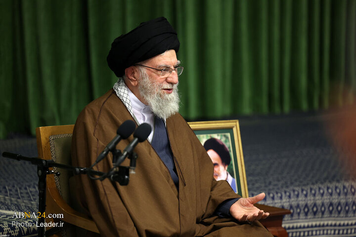 Photos: Imam Khamenei meets officials of Congress of Alborz Province's Martyrs