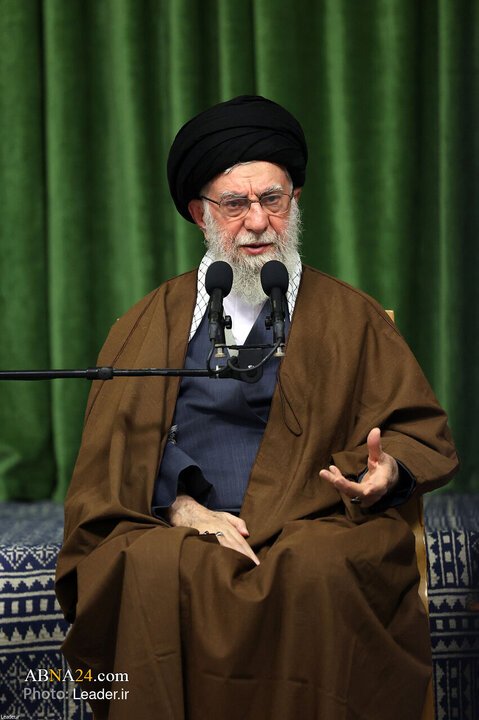 Photos: Imam Khamenei meets officials of Congress of Alborz Province's Martyrs