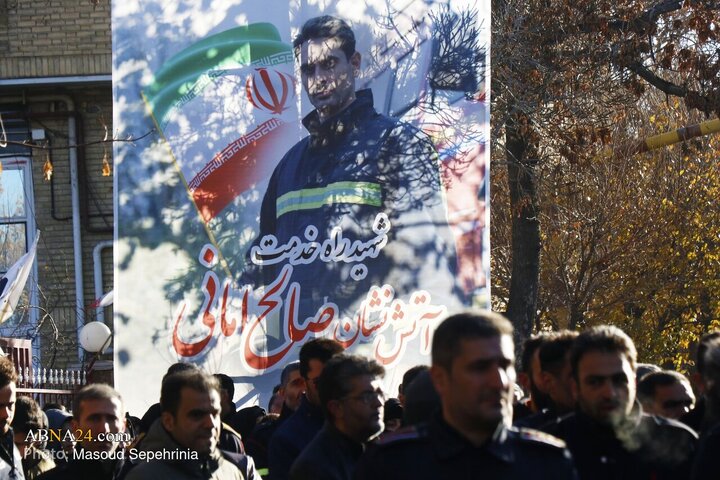 تشییع پیکر شهید آتش نشان صالح امانی در تبریز