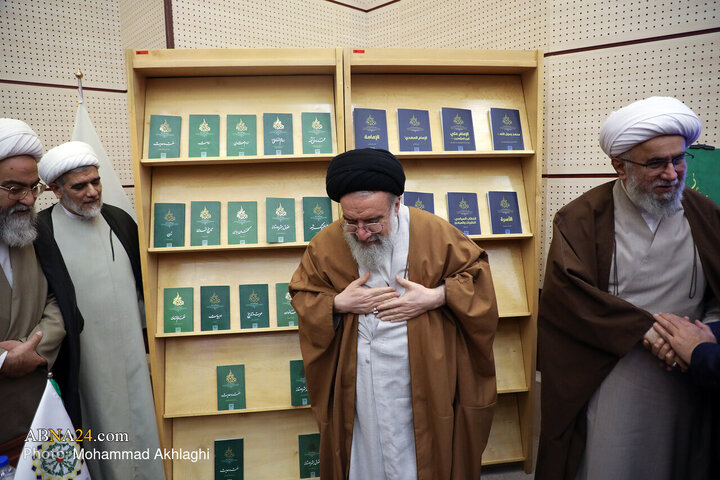 تقدیر و تشکر سید احمد خاتمی،‌ امام جمعه موقت تهران‌، عضو جامعه‌ مدرسین‌ حوزه‌ علمیه‌ قم از برگزار کنندگان مراسم رونمایی از موسوعه معارف شیعه باعنوان «معرفی تشیع در جهان امروز؛ ضرورت‌ها ‌و چالش‌ها» 