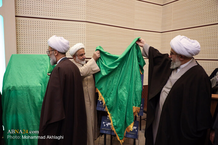 رونمایی از ۵۰ اثر پژوهشی مجمع جهانی اهل‌بیت(ع) در سبک زندگی وضعیت‌شناسی شیعیان و ترجمه توسط آیت‌الله رمضانی، دبیرکل مجمع جهانی اهل بیت‌(ع) و حجت‌الاسلام دکتر شاکری معاون علمی و فرهنگی مجمع جهانی اهل‌بیت(ع)  