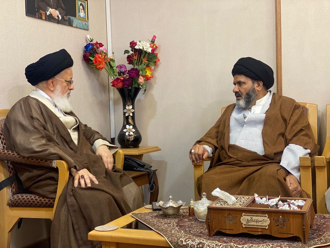 Senior Pakistani Shia cleric holds talks with Iranian Leader’s envoy in Iraq