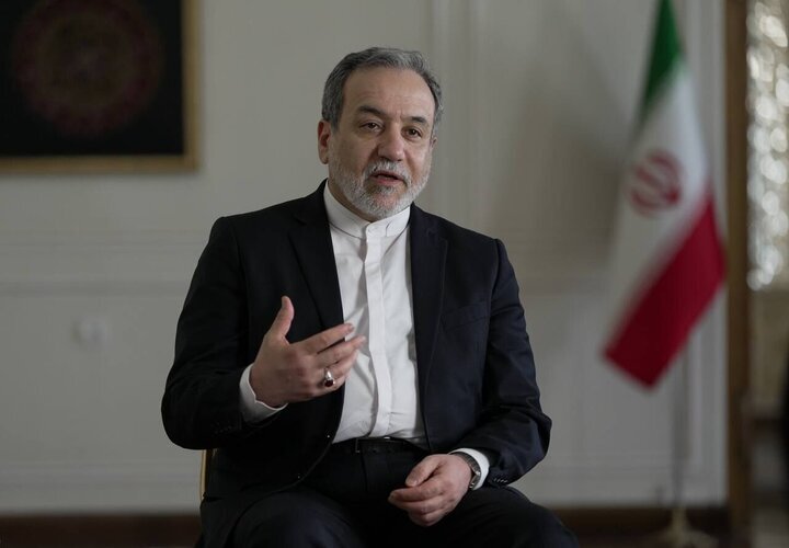 عراقچی: برای ایران جان خودمان را هم فدا خواهیم کرد/  فتوا درباره سلاح هسته‌ای به دیدگاه رهبر جدید انقلاب بستگی دارد