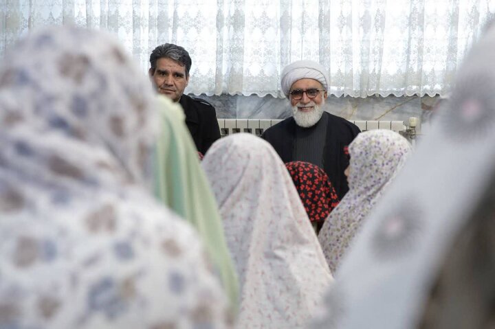 Photos: Custodian of Astan Quds Razavi meets children of Welfare Center on Yalda Night