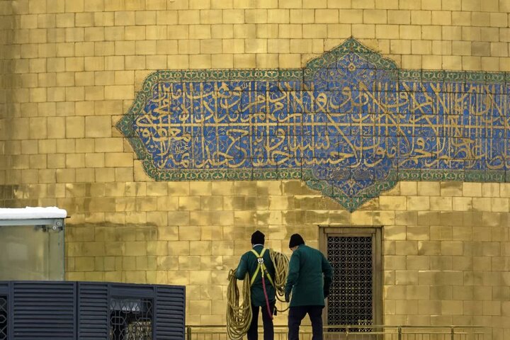 Photos: Installation of banners for birth anniversary of Imam Muhammad al-Baqir in Razavi shrine