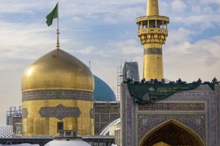 Photos: Installation of banners for birth anniversary of Imam Muhammad al-Baqir in Razavi shrine