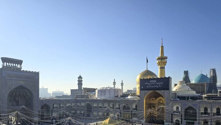 Photos: Installation of banners commemorating Imam Hadi martyrdom at Razavi Shrine