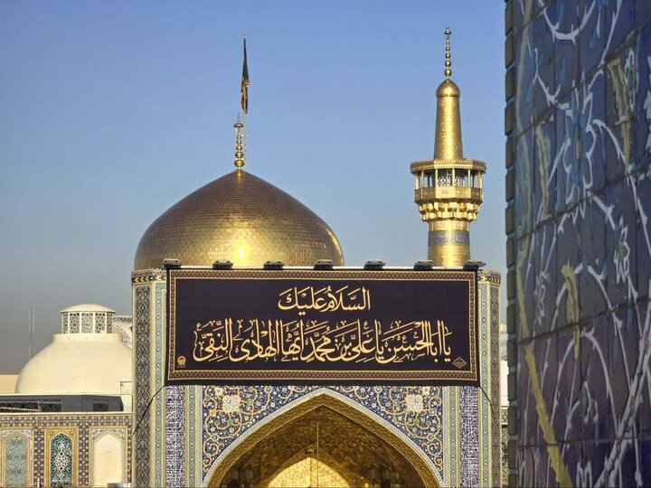 Photos: Installation of banners commemorating Imam Hadi martyrdom at Razavi Shrine