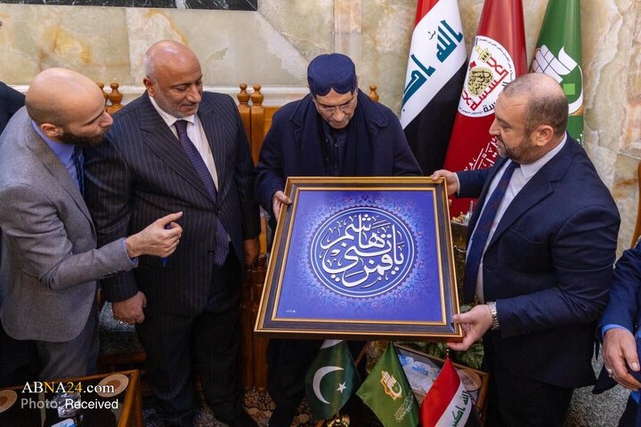عکس خبری | حضور آصف علی زرداری رئیس‌جمهور پاکستان در حرم حضرت عباس(ع)